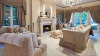 Rumah mewah yang berlokasi di Newport Coast, LA ini awalnya ditaksir bernilai lebih dari US$ 8 juta, jika dikalikan kurs saat ini Rp 13.600 sekitar Rp 108,8 miliar. Istimewa/Beam Real Estate.