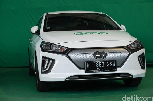 Menikmati Mobil Listrik Grab Hyundai Ioniq