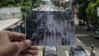 Sejumlah foto banjir yang pernah diproduksi kini kembali di repro di lokasi yang sama mulai dari kawasan Yos Sudarso, Kelapa Gading, Kemayoran, Gunung Sahari, Pasar Baru, Cempaka Emas dan Teluk Gong, Jakarta.