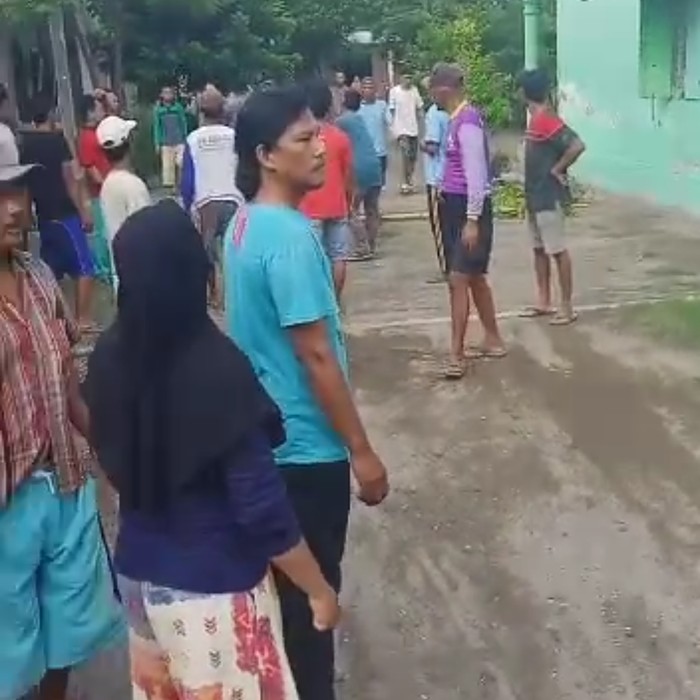 Seorang pengasuh pondok pesantren di Kabupaten Kediri diamankan polisi. Ia diduga telah melakukan pencabulan terhadap santriwati.