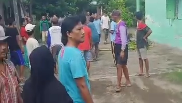 Seorang pengasuh pondok pesantren di Kabupaten Kediri diamankan polisi. Ia diduga telah melakukan pencabulan terhadap santriwati.