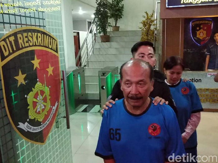 Polisi menetapkan dedengkot Sunda Empire Nasri Banks sebagai tersangka. Selain itu, Ibunda Ratu Agung Rd Ratna Ningrum dan Rangga Sasana juga jadi tersangka.