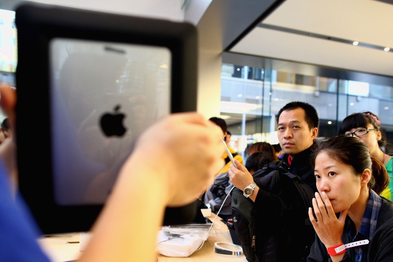 BEIJING - SEPTEMBER 17:  Apple staff introduces Apple Inc. iPad tablet computer to customers at the Apple store on September 17, 2010 in Beijing, China. Apple began sales for the iPad in the Chinese mainland on Friday.  (Photo by Feng Li/Getty Images)
