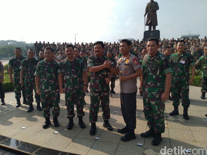 Panglima TNI Marsekal Hadi Tjahjanto dan Kapolri Jenderal Idham Azis. (Sachril Agustin Berutu/detikcom)