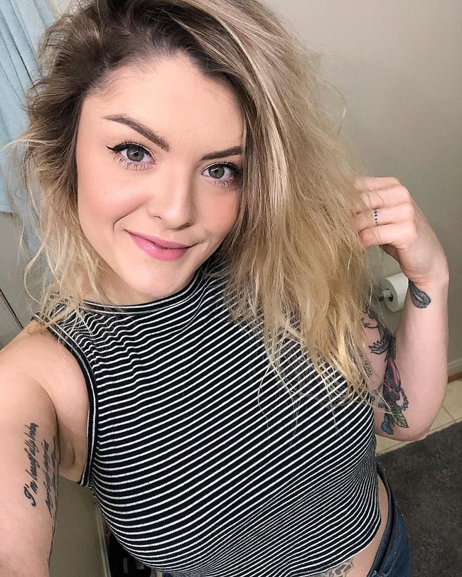 Ketika menjadi tentara militer dan berjuang dengan kesehatan mentalnya, Aleen mencoba bunuh diri untuk kedua kalinya. Hal ini menyebabkan ia dirawat di rumah sakit. Setelah dirawat di rumah sakit, Aleen memutuskan untuk mengikuti jalan hidup yang berbeda. Foto: Instagram