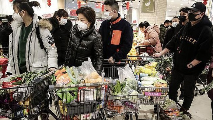 rebutan makanan di supermarket