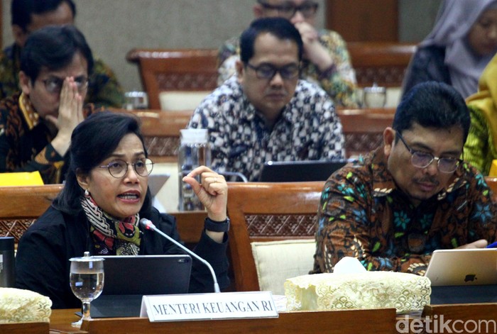 Sri Mulyani Bicara Soal Kondisi Global di DPR Menteri Keuangan Sri Mulyani Indrawati hadiri rapat kerja bersama Komisi XI DPR RI. Sri Mulyani membahas kondisi ekonomi di tahun 2020.