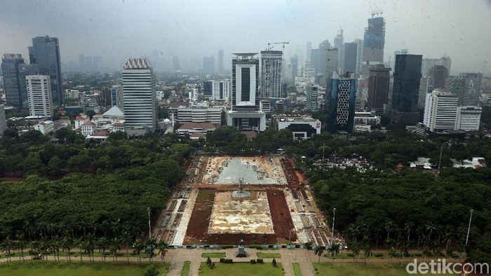 Penampakan Terkini Pengerjaan Revitalisasi Monas Revitalisasi Monumen Nasional (Monas), berjalan terus meski mendapat protes dan kontroversi. Berikut foto-foto penampakan terkininya.