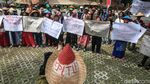 Warga Demo KPK Soal Proyek PLTU II Indramayu