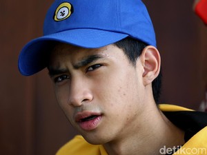 Devano Danendra Tak Mau Satu Kamera dengan Iis Dahlia, Ini Alasannya