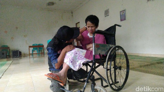 Sukiyah yang tidak mandi 27 tahun dan rambutnya menjadi sarang tikus kini di Rumah Pemulihan Efata, Semarang. Kondisinya kini sudah berangsur membaik.