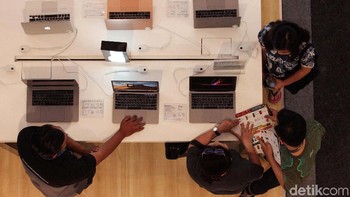 Tak hanya itu, pengguna juga bisa menjajal secara langsung (test drive) aneka perangkat Apple di gelaran iBoxing Week, ditemani dengan para tim iBox yang terlatih. 