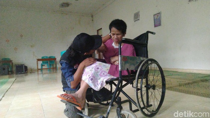 Sukiyah (50) usai rambut gimbalnya dipotong. Kini ia dirawat di Rumah Pemulihan Efata, Semarang, Selasa (28/1/2020).