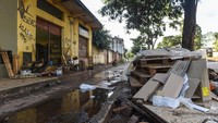 Banjir dan longsor yang merusak sejumlah rumah membuat warga mengungsi ke gereja, sekolah, dan stasiun pemadam kebakaran. Otoritas setempat pun telah membuka donasi kepada masyarakat yang hendak membantu menyumbangkan pakaian, alas tidur, dan selimut bagi para korban banjir dan longsor tersebut.