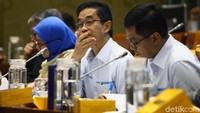 PLN juga akan meningkatkan efisiensi untuk menyehatkan kondisi keuangan. Terlebih perusahaan pelat merah ini diberi mandat untuk memastikan ketersediaan listrik.