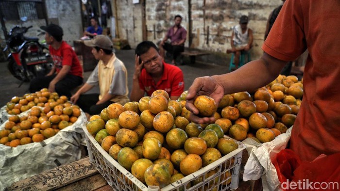 Virus corona yang merebak di China, membuat buah-buah lokal banyak diminati. Kementan sendiri memperketat pintu masuk impor beberapa jenis makanan termasuk buah-buahan.