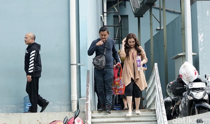 Ayu Ting Ting saat ditemui di studio Trans TV.
