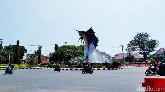 Tugu Ikan Marlin di Pangandaran