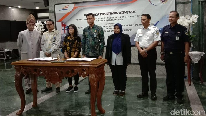 Penandatanganan pengelolaan kereta perintis