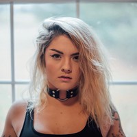 Begitu banyak dari kita menderita luka perang yang disebut PTSD, depresi, kecemasan. Sebagai anggota layanan, kita menyembunyikan rasa sakit kita di balik kepuasan sementara, karena menjaga kesehatan mental harus bisa diandalkan di lingkungan kerja kita, terang Aleen Foto: Instagram