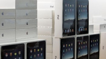 Tumbukan iPad yang siap dijual. Foto: Justin Sullivan/Getty Images