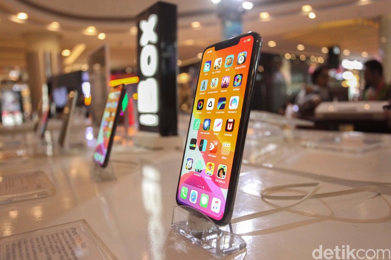 Pameran iBoxing Week 2020 digelar di Laguna Atrium, Central Park, Jakarta, Selasa (28/1). Dalam acara ini para fanboy dapat belanja produk Apple dengan harga miring lho.