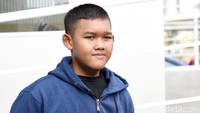 Arya Permana jadi inspirasi orang banyak usai berhasil memangkas berat badannya 109 kg. Banyak yang terkejut dengan penampakan Arya saat ini. Foto: Noel/detikFoto