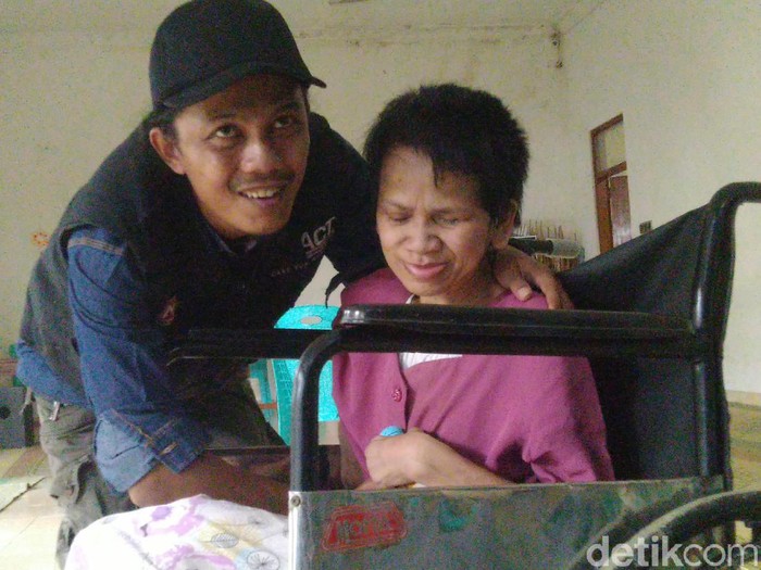 Sukiyah (50) usai rambut gimbalnya dipotong. Kini ia dirawat di Rumah Pemulihan Efata, Semarang, Selasa (28/1/2020).