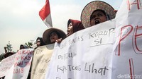Mereka mendesak KPK untuk mengusut dugaan kejanggalan proyek pembangunan PLTU II Indramayu.