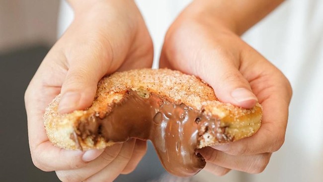 5 Tempat Makan Bomboloni, Donat Italia Enak dengan Ragam Isian