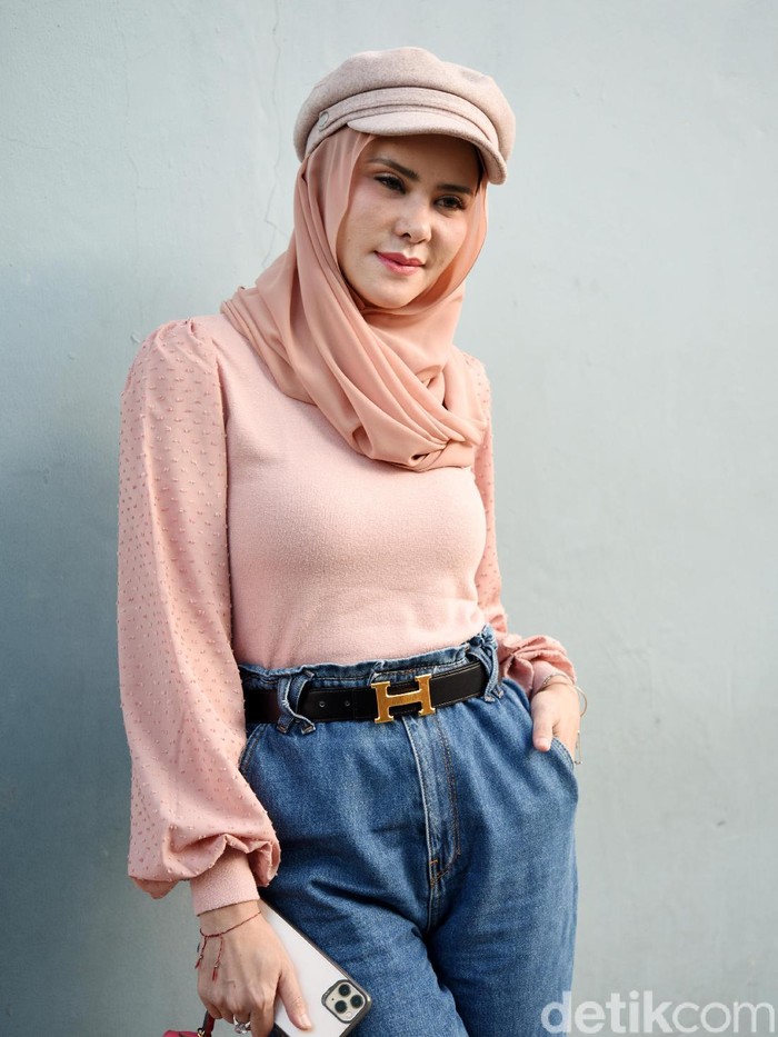 Angel Lelga Angel Lelga saat ditemui di studio Trans TV.