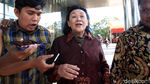 Usai Diperiksa, Eks Sekjen Kemendagri Buru-buru Tinggalkan KPK
