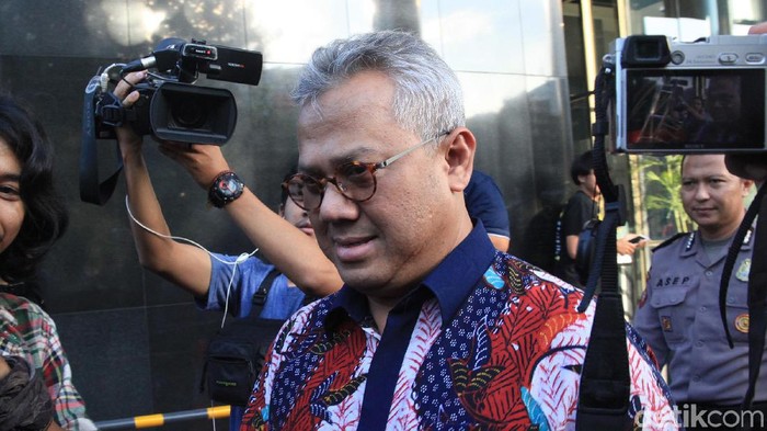 Ketua KPU Arief Budiman memenuhi panggilan KPK terkait kasus dugaan suap PAW anggota DPR yang menjerat eks Komisioner KPU Wahyu Setiawan.