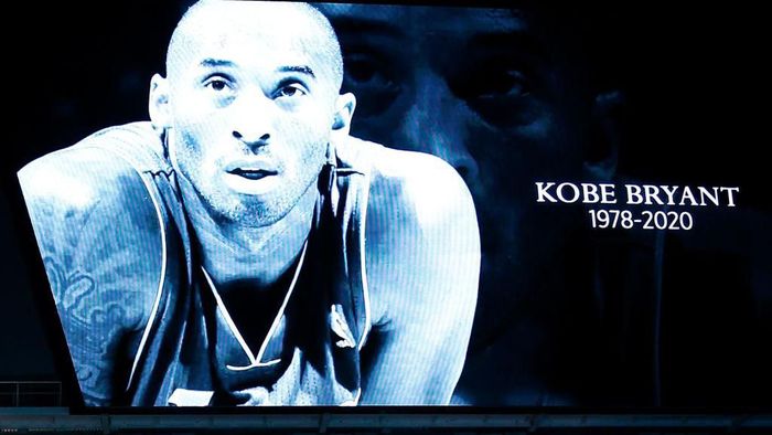 kobe bryant MIAMI, FLORIDA - JANUARY 27: A moment of silence in memory of NBA great Kobe Bryant takes place during Super Bowl Opening Night presented by BOLT24 at Marlins Park on January 27, 2020 in Miami, Florida. (Photo by Michael Reaves/Getty Images)