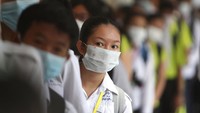 Hal tersebut membuat otoritas Kamboja mengimbau masyarakat untuk mengenakan masker pelindung pernapasan dan menjaga kebersihan guna melindungi diri dari virus tersebut.