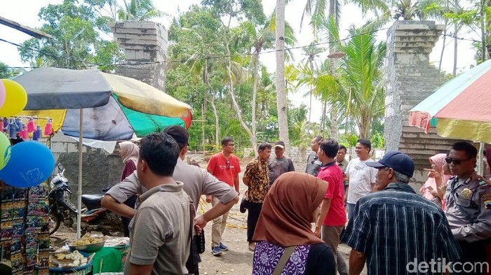 Lokasi Keraton Agung Sejagat di Purworejo masih ramai ditonton warga, Selasa (28/1/2020).