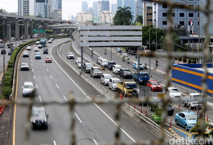 Kenaikan Tarif Tol Dalam Kota Berlaku Bulan Depan Tol Dalam Kota ruas Cawang-Tomang-Pluit dan Cawang-Tanjung Priok-Ancol Timur-Jembatan Tiga alami penyesuaian tarif. Penyesuaian tarif itu berlaku bulan depan.
