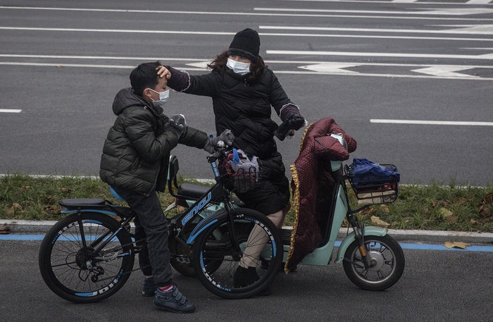 Media nasional China melaporkan sedikitnya 51 pasien virus corona telah dinyatakan sembuh. Hal itu membuat Wuhan perlahan bangkit.