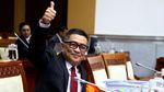 Salam Jempol Helmy Yahya Saat Penuhi Panggilan Komisi I DPR