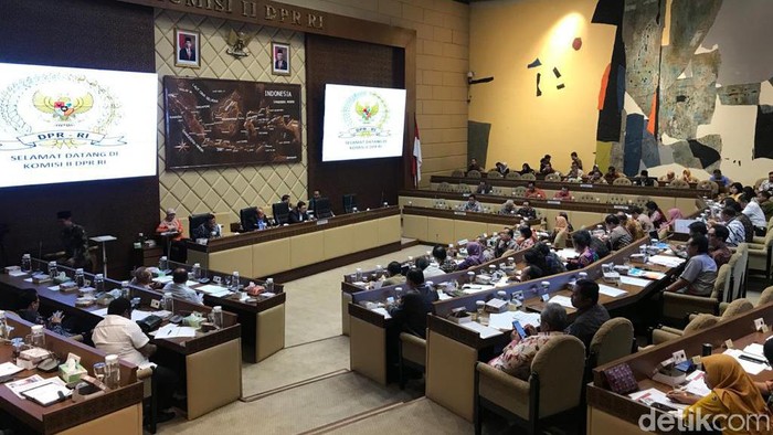 Komisi II DPR rapat dengan Setneg (Mochamad Zhacky Kusumo/detikcom)