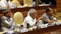 Selain Budi Karya dan Basuki, Komisi V DPR RI juga mengundang, Kepala BMKG Dwikorita Karnawati, Kepala Basarnas, Bagus Puruhito, Kabag Ops Korlantas Polri Kombes Pol Benyamin, Dirut Garuda Indonesia, Irfan Setiaputra serta Wakil Ketua DPR RI Rahmat Gobel turut menghadiri rapat ini.
