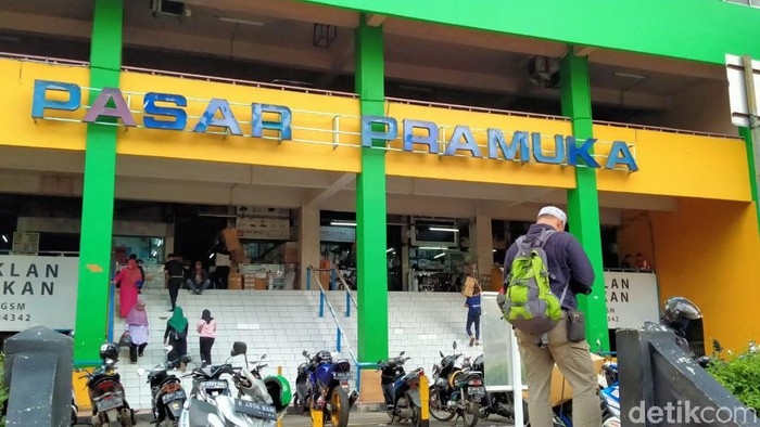 pasar pramuka kehabisan stok masker n95 gara-gara virus corona pasar pramuka kehabisan stok masker n95 gara-gara virus corona