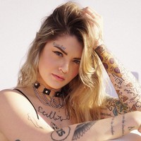 Aleen mencoba untuk rajin fitnes dan mengikuti kompetisi kebugaran hingga akhirnya ia berhasil keluar dari depresi. Sosoknya yang kini berhasil menjadi model pun membuat dirinya lebih bersemangat. Foto: Instagram