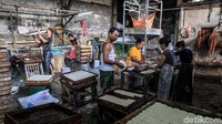Proses yang terakhir adalah mencetak tahu. 