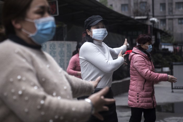 Media nasional China melaporkan sedikitnya 51 pasien virus corona telah dinyatakan sembuh. Hal itu membuat Wuhan perlahan bangkit.
