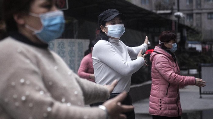 Media nasional China melaporkan sedikitnya 51 pasien virus corona telah dinyatakan sembuh. Hal itu membuat Wuhan perlahan bangkit.