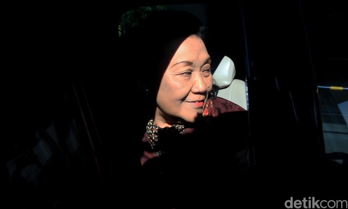 Mantan Sekretaris Jenderal Kementerian Dalam Negeri (Sekjen Kemendagri) Diah Anggraeni selesai diperiksa KPK terkait kasus dugaan korupsi kampus IPDN.