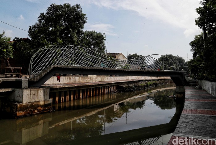 Pemprov DKI Lakukan Penataan Kampung Kerapu Jakut Pemprov DKI Jakarta lakukan penaataan kampung Kerapu, Lodan, Jakarta Utara. Penataan bertujuan untuk merapikan kawasan tersebut.