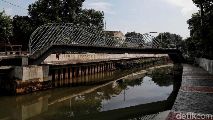 Pemprov DKI Lakukan Penataan Kampung Kerapu Jakut Pemprov DKI Jakarta lakukan penaataan kampung Kerapu, Lodan, Jakarta Utara. Penataan bertujuan untuk merapikan kawasan tersebut.