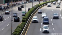 Danang juga menjelaskan bahwa tarif Tol Dalam Kota untuk golongan III dan IV mengalami penurunan tarif. Hal itu akan berdampak positif untuk truk industri. Atas dasar itu pula pihaknya berharap truk yang masuk tol lebih menaati peraturan.